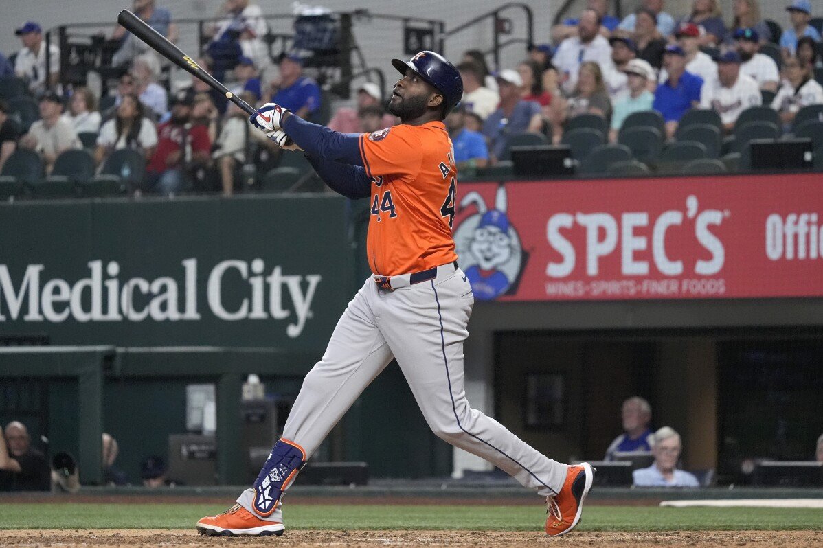 Alvarez frappe à 117 mph homer, les Astros battent les Rangers 6-4 pour remporter la série saisonnière à nouveau